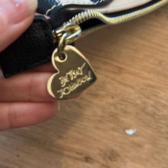 Betsy Johnson beige black polkadot bow wristlet clutch - Picture 6 of 6